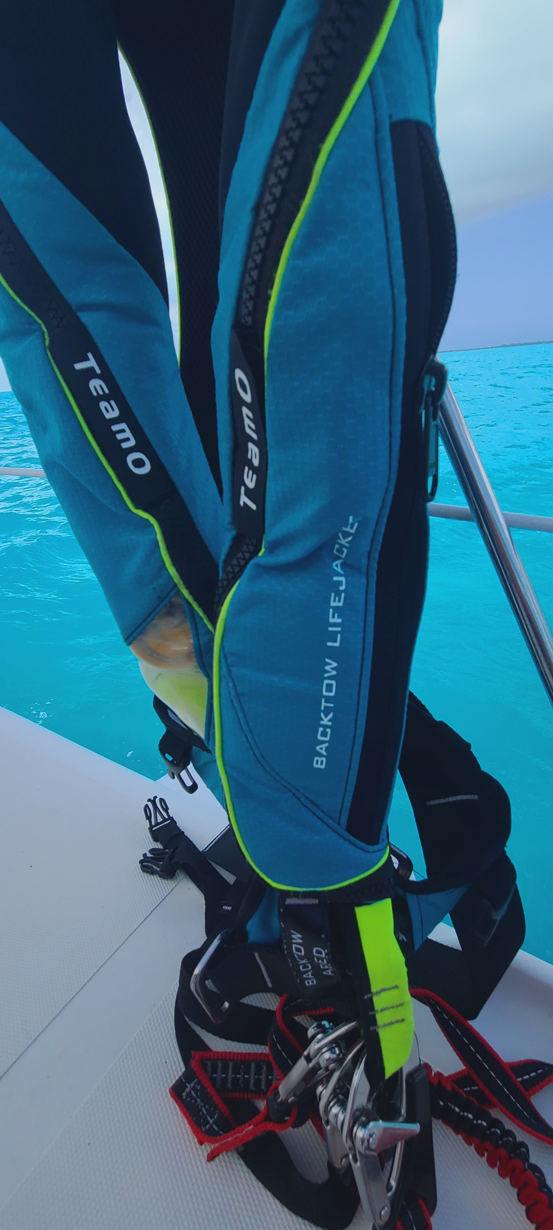 TeamO logo on the PFD inflatable lifejacket, with side zipper for erp