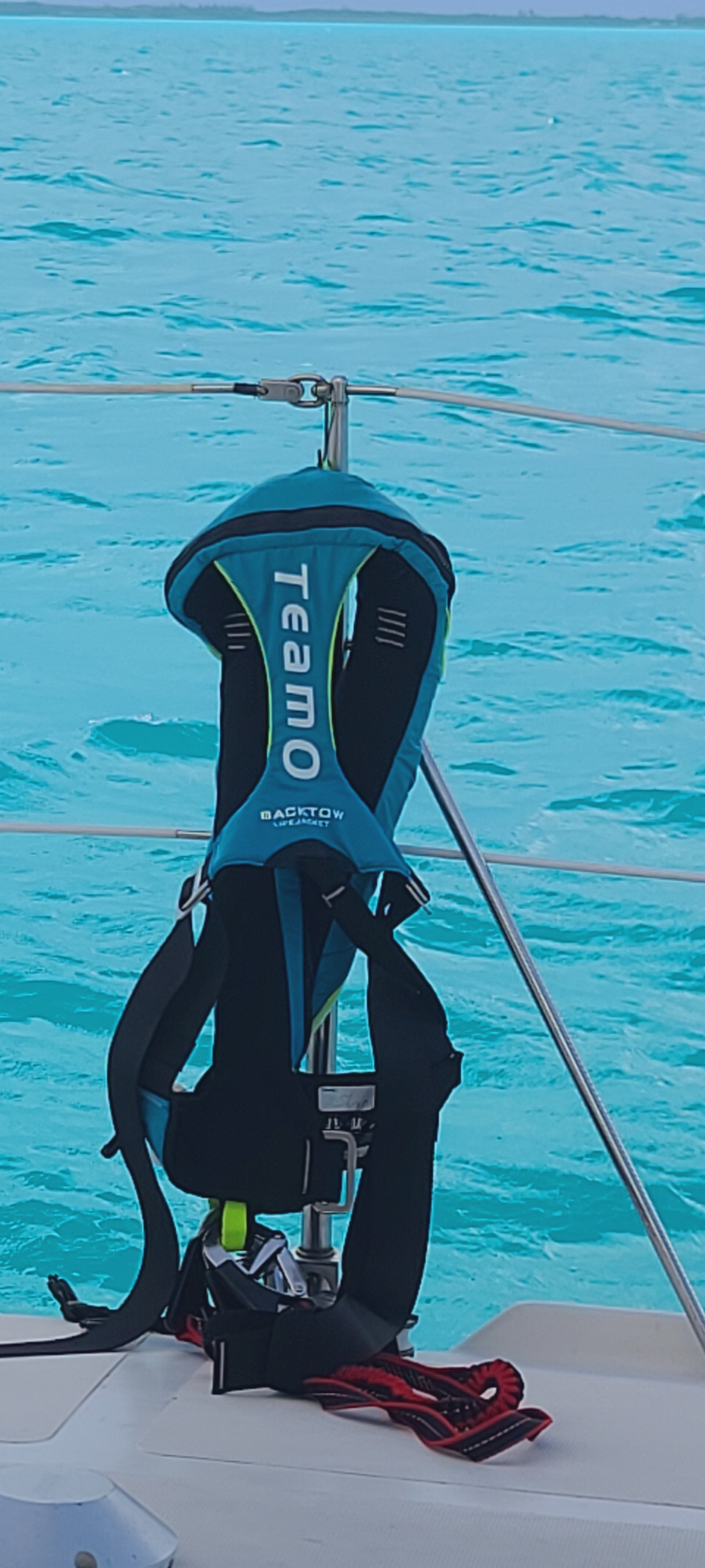 TeamO PFD in the bahamas offshore